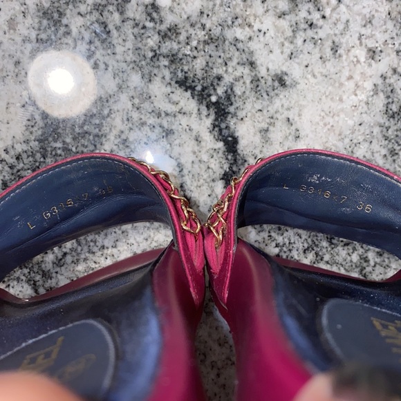 Chanel chain poolslides🌊 - Picture 7 of 10